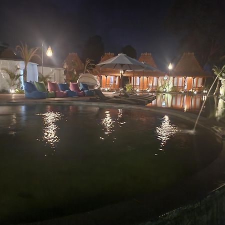Starlake Villa & Glamping Kubupenlokan Extérieur photo